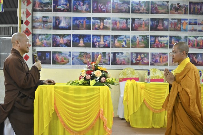 Ngày thứ chín, chuyến Phật sự miền Bắc, giảng pháp tại chùa Đống Cao – chùa Càn Môn