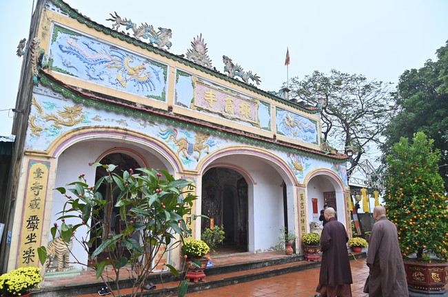 Ngày thứ chín, chuyến Phật sự miền Bắc, giảng pháp tại chùa Đống Cao – chùa Càn Môn