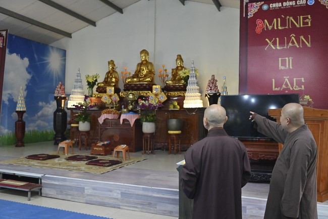 Ngày thứ chín, chuyến Phật sự miền Bắc, giảng pháp tại chùa Đống Cao – chùa Càn Môn