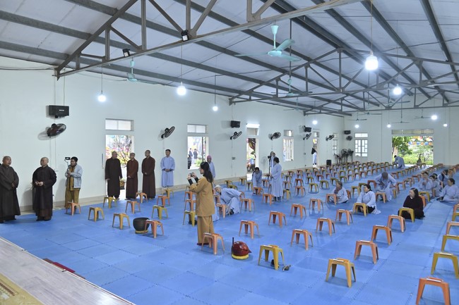 Ngày thứ chín, chuyến Phật sự miền Bắc, giảng pháp tại chùa Đống Cao – chùa Càn Môn