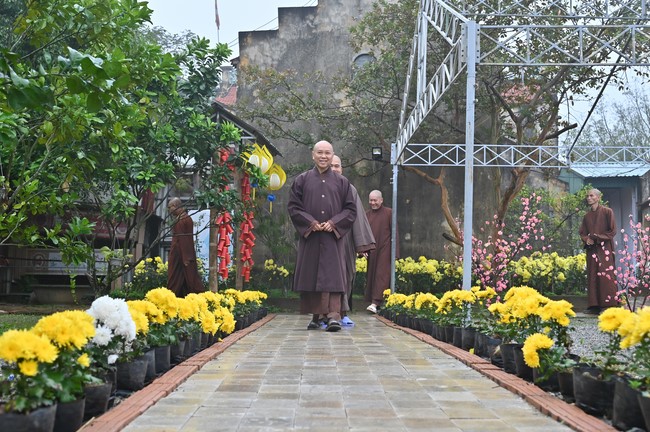 Ngày thứ chín, chuyến Phật sự miền Bắc, giảng pháp tại chùa Đống Cao – chùa Càn Môn