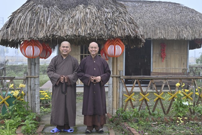 Ngày thứ chín, chuyến Phật sự miền Bắc, giảng pháp tại chùa Đống Cao – chùa Càn Môn