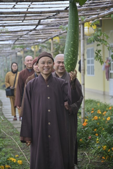Ngày thứ chín, chuyến Phật sự miền Bắc, giảng pháp tại chùa Đống Cao – chùa Càn Môn