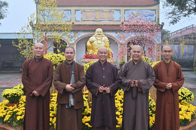 Ngày thứ chín, chuyến Phật sự miền Bắc, giảng pháp tại chùa Đống Cao – chùa Càn Môn