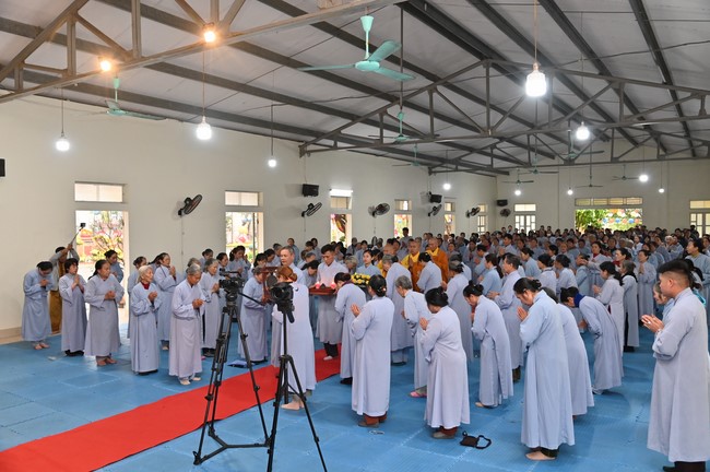 Ngày thứ chín, chuyến Phật sự miền Bắc, giảng pháp tại chùa Đống Cao – chùa Càn Môn