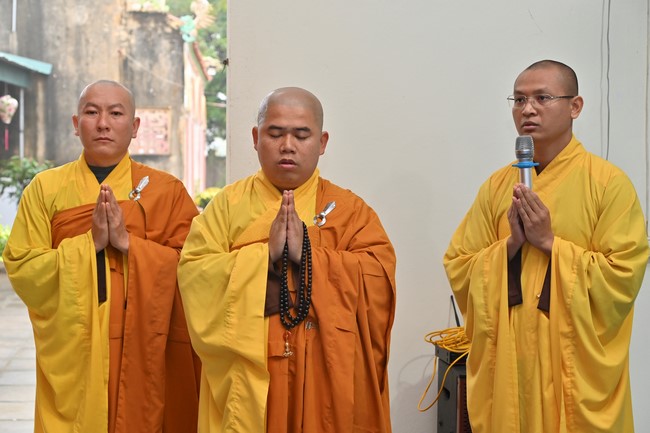 Ngày thứ chín, chuyến Phật sự miền Bắc, giảng pháp tại chùa Đống Cao – chùa Càn Môn