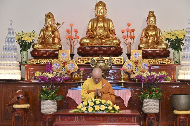 Ngày thứ chín, chuyến Phật sự miền Bắc, giảng pháp tại chùa Đống Cao – chùa Càn Môn