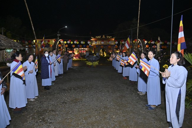 Ngày thứ chín, chuyến Phật sự miền Bắc, giảng pháp tại chùa Đống Cao – chùa Càn Môn