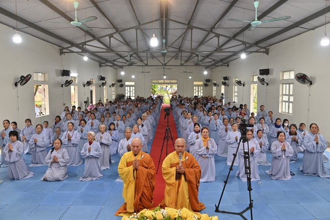 Ngày thứ chín, chuyến Phật sự miền Bắc, giảng pháp tại chùa Đống Cao – chùa Càn Môn