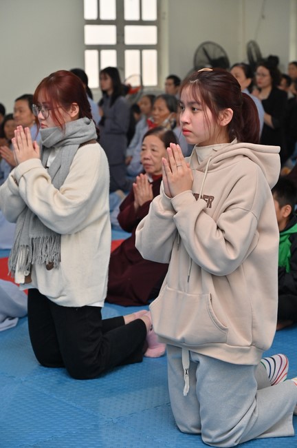 Ngày thứ chín, chuyến Phật sự miền Bắc, giảng pháp tại chùa Đống Cao – chùa Càn Môn