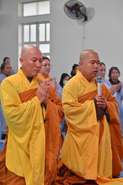 Ngày thứ chín, chuyến Phật sự miền Bắc, giảng pháp tại chùa Đống Cao – chùa Càn Môn