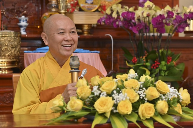 Ngày thứ chín, chuyến Phật sự miền Bắc, giảng pháp tại chùa Đống Cao – chùa Càn Môn