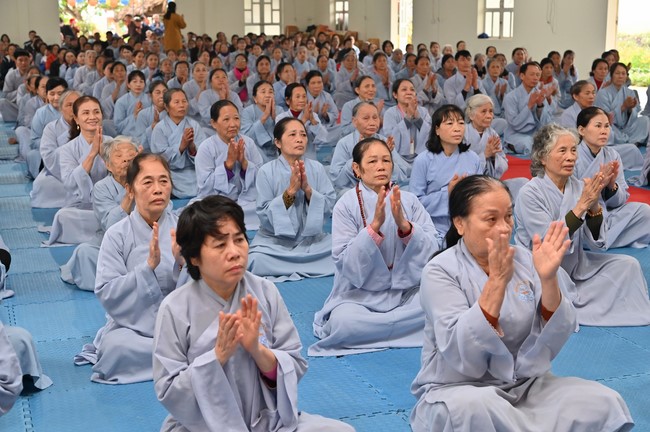 Ngày thứ chín, chuyến Phật sự miền Bắc, giảng pháp tại chùa Đống Cao – chùa Càn Môn