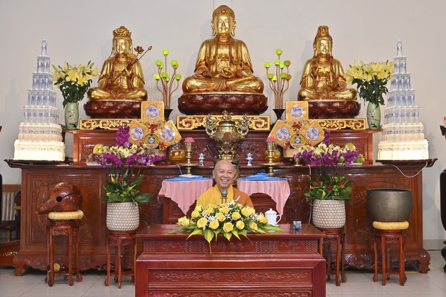 Ngày thứ chín, chuyến Phật sự miền Bắc, giảng pháp tại chùa Đống Cao – chùa Càn Môn