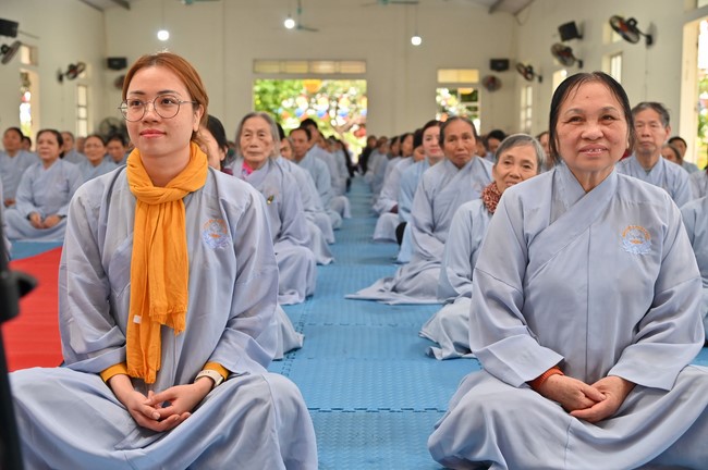 Ngày thứ chín, chuyến Phật sự miền Bắc, giảng pháp tại chùa Đống Cao – chùa Càn Môn