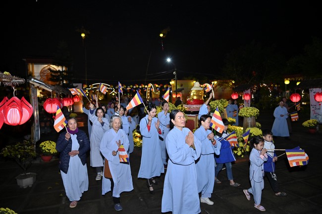 Ngày thứ chín, chuyến Phật sự miền Bắc, giảng pháp tại chùa Đống Cao – chùa Càn Môn