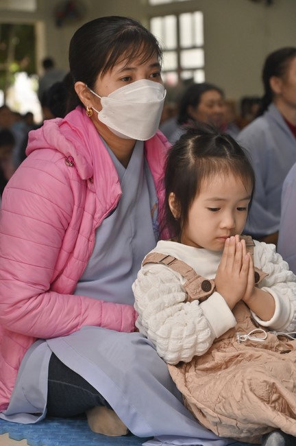 Ngày thứ chín, chuyến Phật sự miền Bắc, giảng pháp tại chùa Đống Cao – chùa Càn Môn