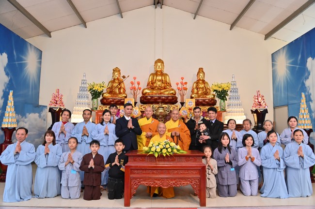 Ngày thứ chín, chuyến Phật sự miền Bắc, giảng pháp tại chùa Đống Cao – chùa Càn Môn