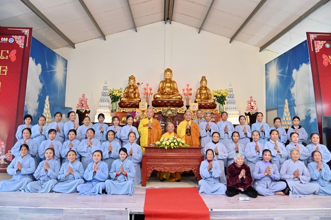 Ngày thứ chín, chuyến Phật sự miền Bắc, giảng pháp tại chùa Đống Cao – chùa Càn Môn