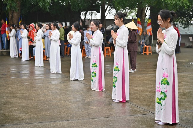 Ngày thứ chín, chuyến Phật sự miền Bắc, giảng pháp tại chùa Đống Cao – chùa Càn Môn