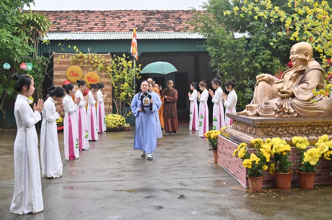 Ngày thứ chín, chuyến Phật sự miền Bắc, giảng pháp tại chùa Đống Cao – chùa Càn Môn