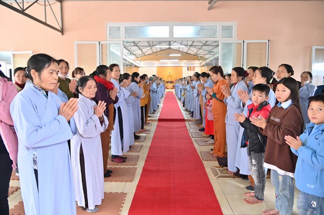 Ngày thứ chín, chuyến Phật sự miền Bắc, giảng pháp tại chùa Đống Cao – chùa Càn Môn