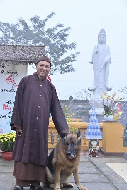 Ngày thứ chín, chuyến Phật sự miền Bắc, giảng pháp tại chùa Đống Cao – chùa Càn Môn