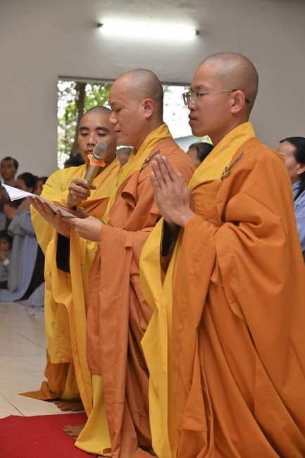 Ngày thứ chín, chuyến Phật sự miền Bắc, giảng pháp tại chùa Đống Cao – chùa Càn Môn