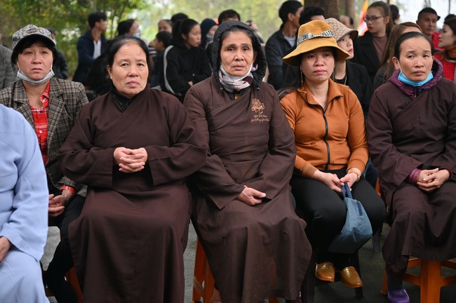 Ngày thứ chín, chuyến Phật sự miền Bắc, giảng pháp tại chùa Đống Cao – chùa Càn Môn