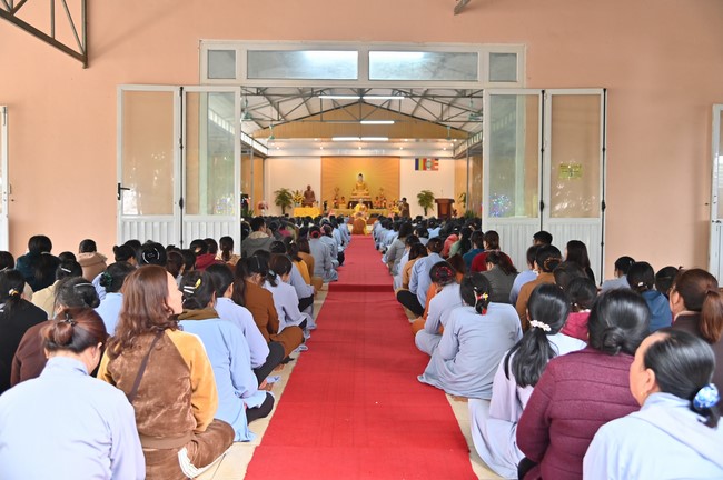 Ngày thứ chín, chuyến Phật sự miền Bắc, giảng pháp tại chùa Đống Cao – chùa Càn Môn