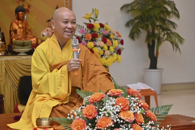 Ngày thứ chín, chuyến Phật sự miền Bắc, giảng pháp tại chùa Đống Cao – chùa Càn Môn