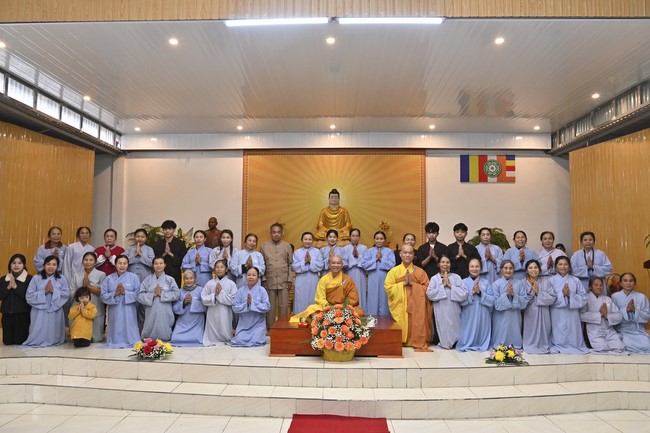 Ngày thứ chín, chuyến Phật sự miền Bắc, giảng pháp tại chùa Đống Cao – chùa Càn Môn