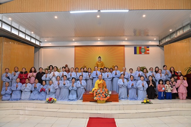 Ngày thứ chín, chuyến Phật sự miền Bắc, giảng pháp tại chùa Đống Cao – chùa Càn Môn