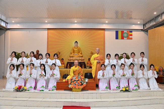 Ngày thứ chín, chuyến Phật sự miền Bắc, giảng pháp tại chùa Đống Cao – chùa Càn Môn