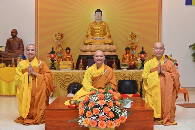 Ngày thứ chín, chuyến Phật sự miền Bắc, giảng pháp tại chùa Đống Cao – chùa Càn Môn