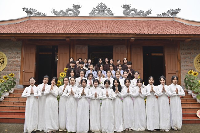 Ngày thứ chín, chuyến Phật sự miền Bắc, giảng pháp tại chùa Đống Cao – chùa Càn Môn