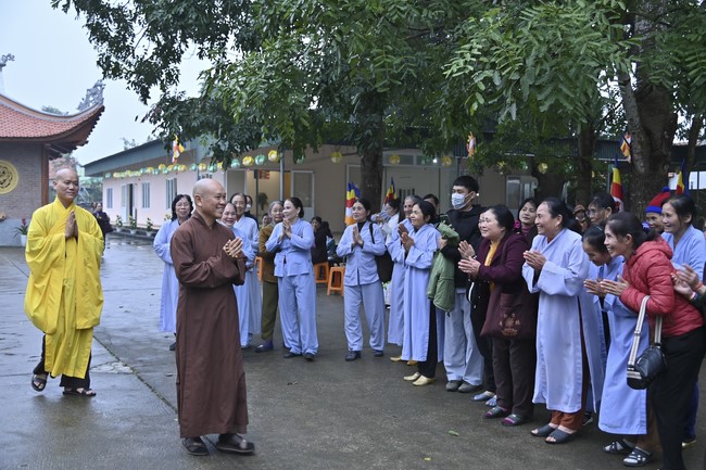 Ngày thứ chín, chuyến Phật sự miền Bắc, giảng pháp tại chùa Đống Cao – chùa Càn Môn