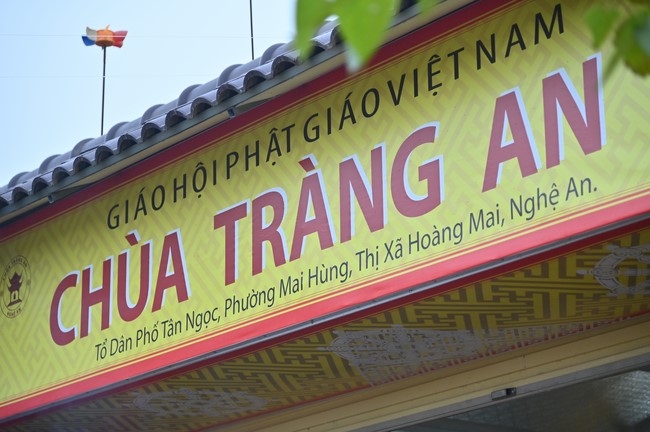 Ngày thứ chín, chuyến Phật sự miền Bắc, giảng pháp tại chùa Đống Cao – chùa Càn Môn