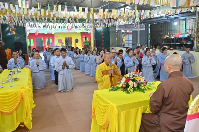 Ngày thứ chín, chuyến Phật sự miền Bắc, giảng pháp tại chùa Đống Cao – chùa Càn Môn