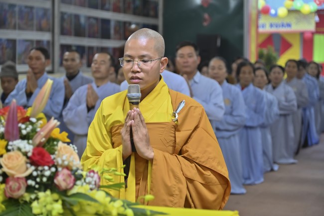 Ngày thứ chín, chuyến Phật sự miền Bắc, giảng pháp tại chùa Đống Cao – chùa Càn Môn