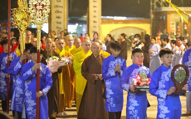 Preaching dharma at Co Am pagoda, Tu Phap pagoda, and Phuc Hai   pagoda in the tenth day of propagation trip in the Northern