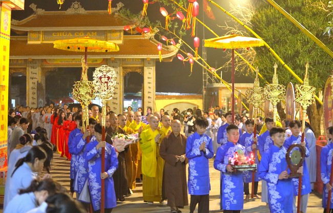 Preaching dharma at Co Am pagoda, Tu Phap pagoda, and Phuc Hai   pagoda in the tenth day of propagation trip in the Northern