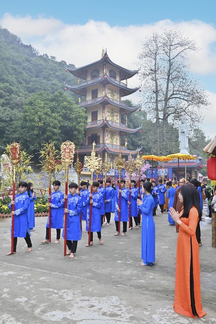 Preaching dharma at Co Am pagoda, Tu Phap pagoda, and Phuc Hai   pagoda in the tenth day of propagation trip in the Northern