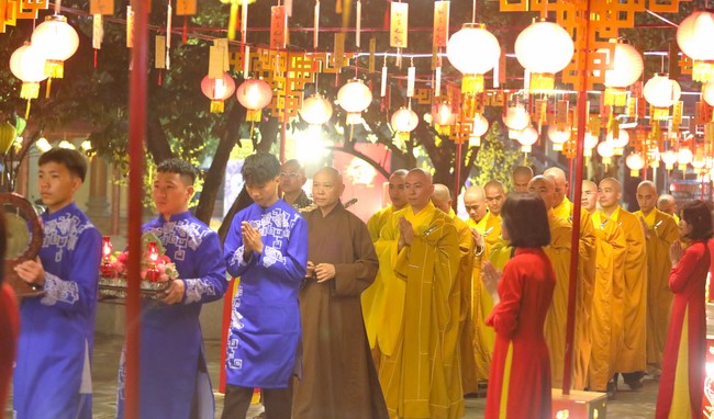 Preaching dharma at Co Am pagoda, Tu Phap pagoda, and Phuc Hai   pagoda in the tenth day of propagation trip in the Northern