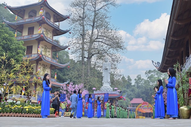 Preaching dharma at Co Am pagoda, Tu Phap pagoda, and Phuc Hai   pagoda in the tenth day of propagation trip in the Northern