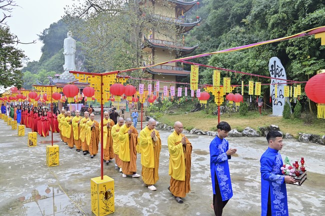 Preaching dharma at Co Am pagoda, Tu Phap pagoda, and Phuc Hai   pagoda in the tenth day of propagation trip in the Northern
