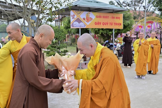 Ngày thứ mười hai, chuyến Phật sự miền Bắc, giảng pháp tại chùa Vạn Đại Phước – chùa Phúc Lạc