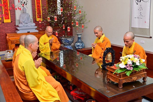 Preaching dharma at Giai Lam pagoda in the eleventh day of propagation trip in the Northern