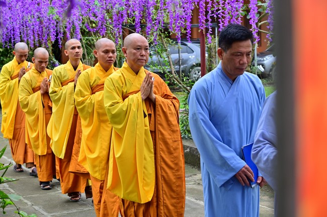 Preaching dharma at Giai Lam pagoda in the eleventh day of propagation trip in the Northern