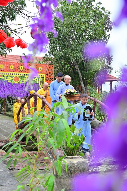 Preaching dharma at Giai Lam pagoda in the eleventh day of propagation trip in the Northern